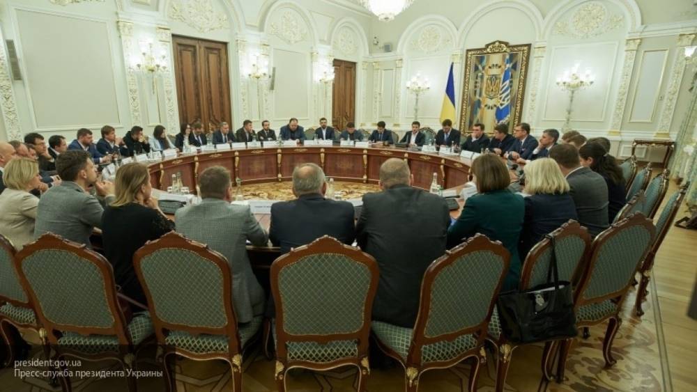 Дудчак считает, что украинцам «морочат голову» сменой правительства