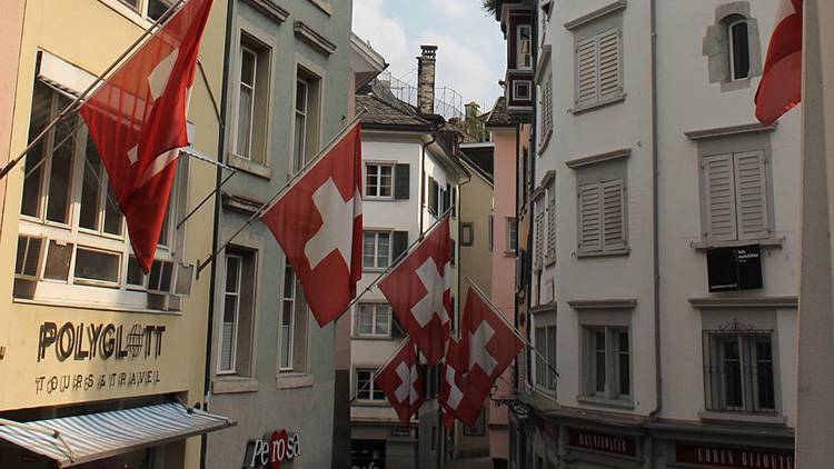 Швейцарская полиция сообщила о первой смерти от коронавируса в стране