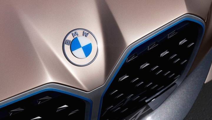 У автомобилей BMW появился новый логотип: он будет "прозрачным"