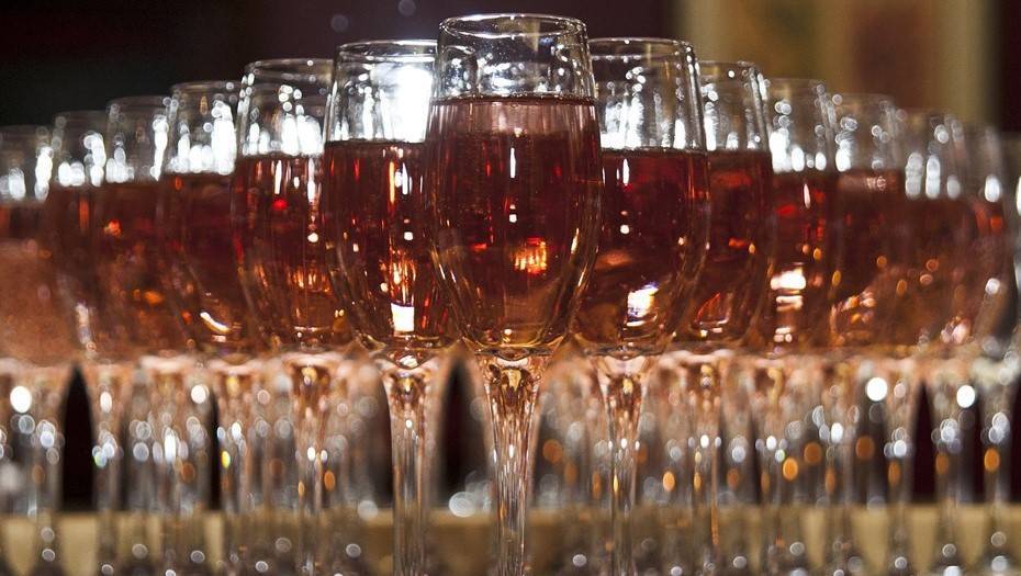Эксперты Роскачества дали советы по выбору розовых вин
