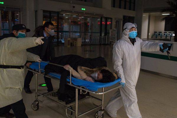 В Китае вылечившийся от коронавируса заразился повторно и умер