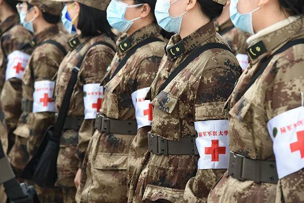 В Китае наградили военных медиков за борьбу с коронавирусом
