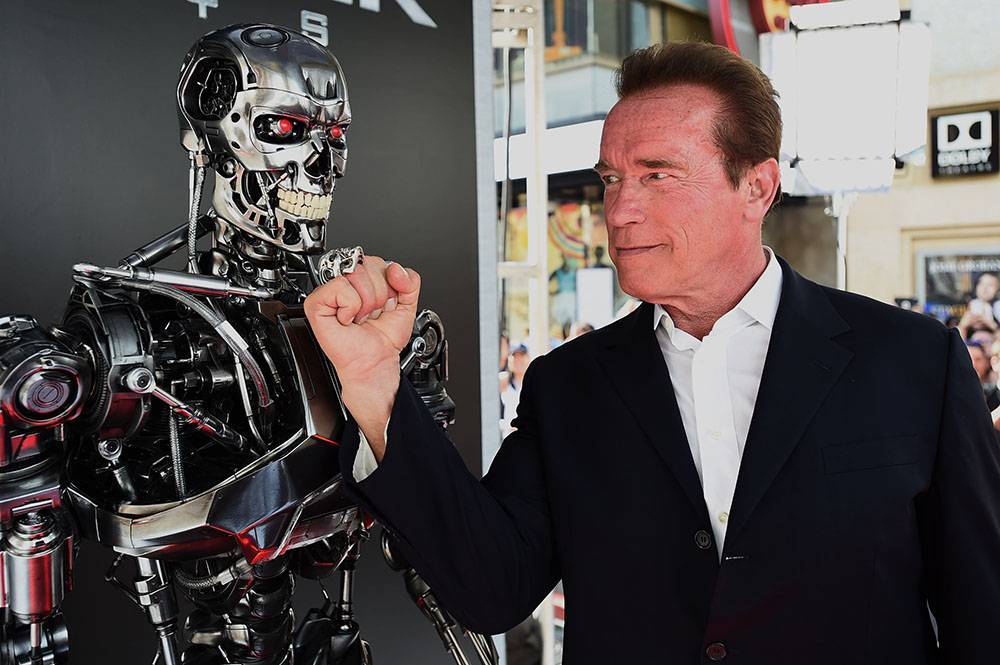 Арнольд Шварценеггер подал в суд на производителя роботов из России