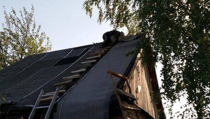 Житель Пензенской области за несколько месяцев растащил крышу соседа