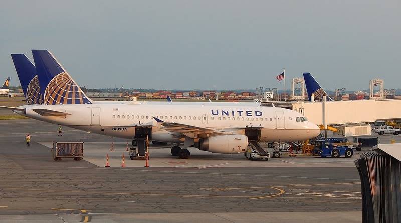 Коронавирус в США: United Airlines сокращает количество внутренних и международных рейсов