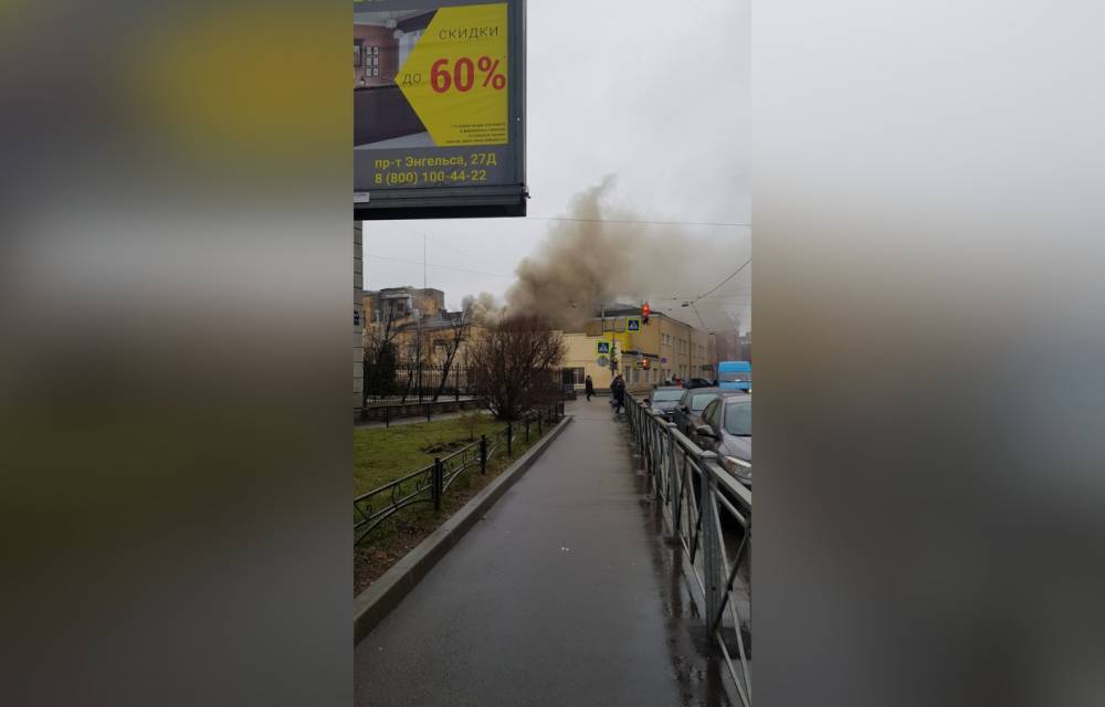 С пожаром в малярной мастерской на улице Красного Курсанта боролись 23 спасателя