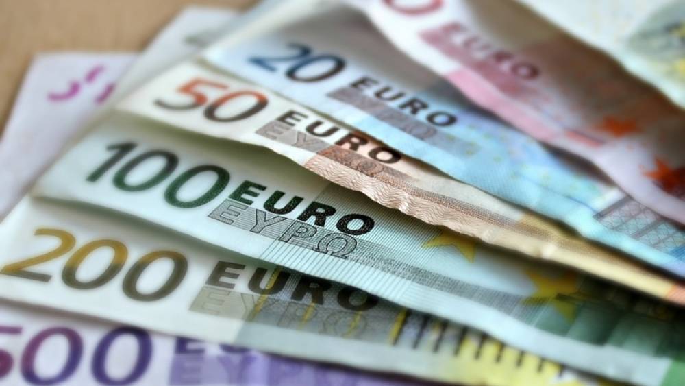 Курс евро поднялся выше 75 рублей