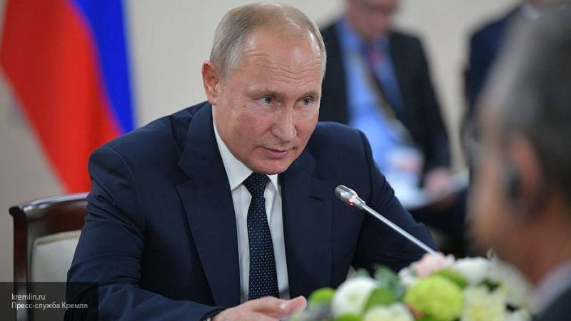 Путин: высокий уровень в социальной сфере должен быть во всех регионах
