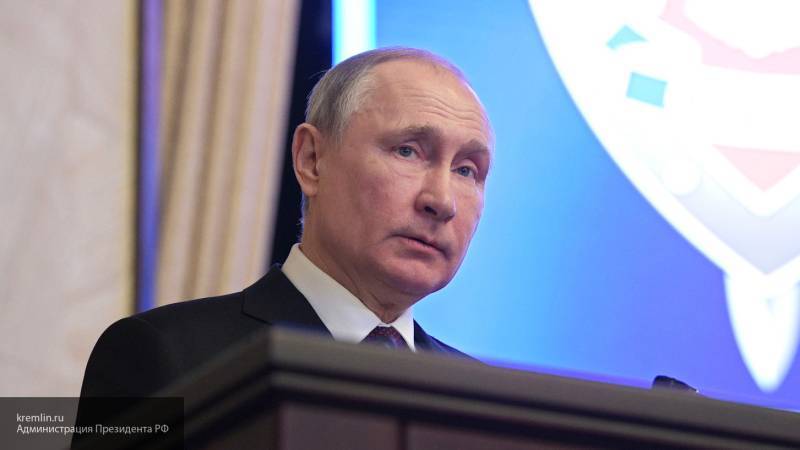 Путин попросил все парламентские партии направить наблюдателей на голосование по поправкам