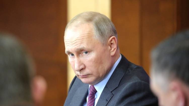 Песков сообщил, что Путин не обсуждал роспуск Госдумы с главами фракций