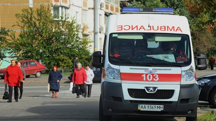 Двух украинцев доставили в больницу с подозрением на коронавирус