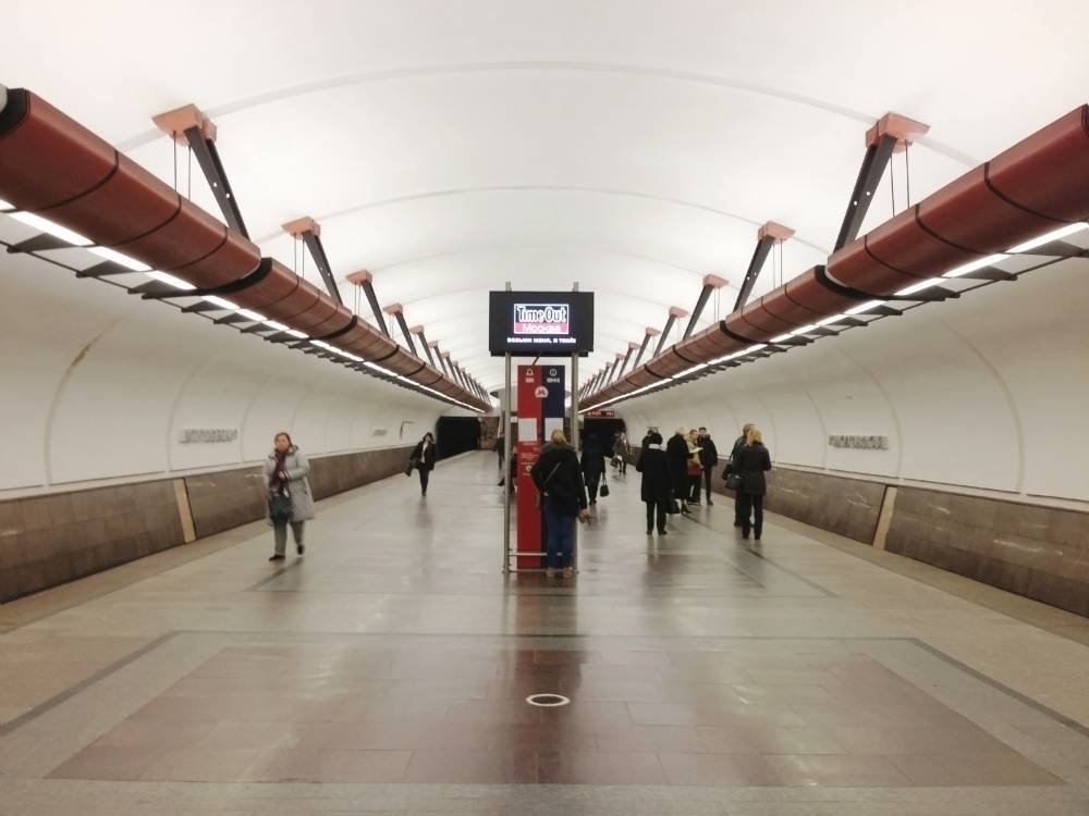 Минтранс объяснил запрет ходить босиком в метро