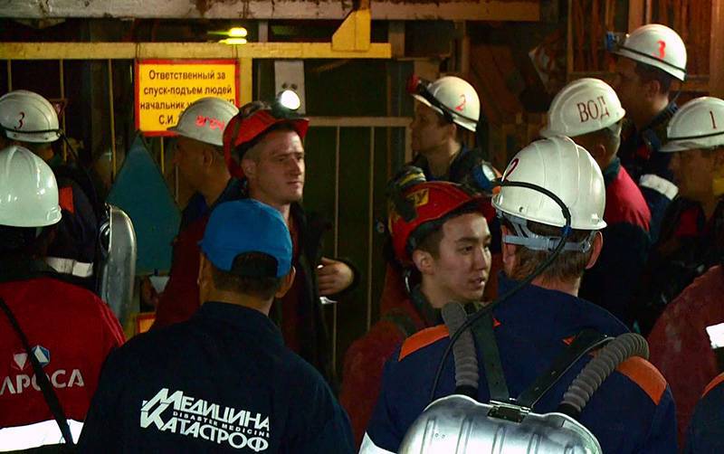 Два горняка погибли при выбросе метана на шахте в Коми
