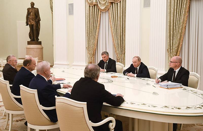 Путин призвал депутатов разъяснить россиянам поправки в Конституцию