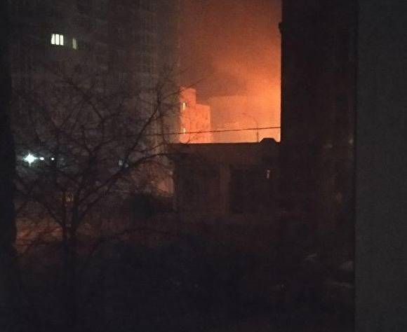 В центре Тюмени ночью сгорел частный дом, один человек погиб
