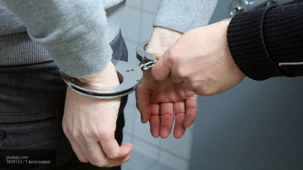 Житель Петербурга развращал 14-летнего мальчика в своей квартире