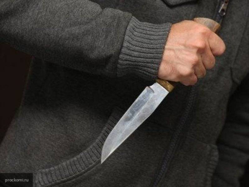 Негодяй нанес удар ножом в печень петербуржцу на Комендантском проспекте