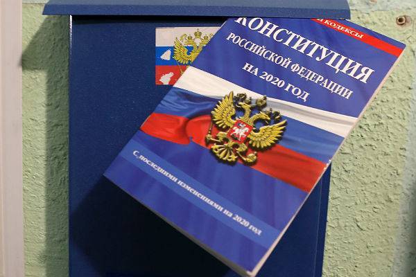Путин попросил рассказать о поправках в Конституцию россиянам – их авторам