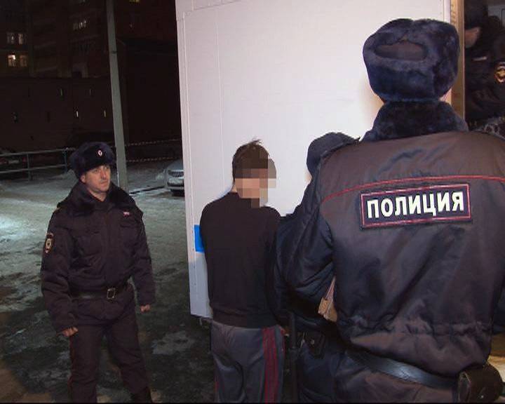 Инспектора ДПС в Екатеринбурге арестовали за интимную связь со школьницей