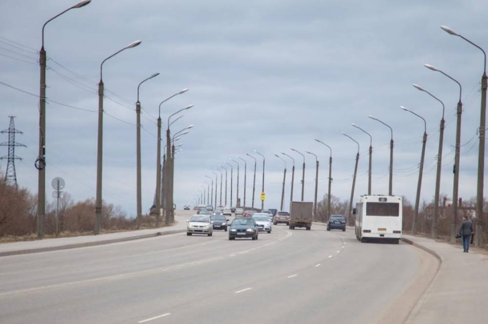 В Великом Новгороде перенесли дату закрытия двух полос моста на ремонт