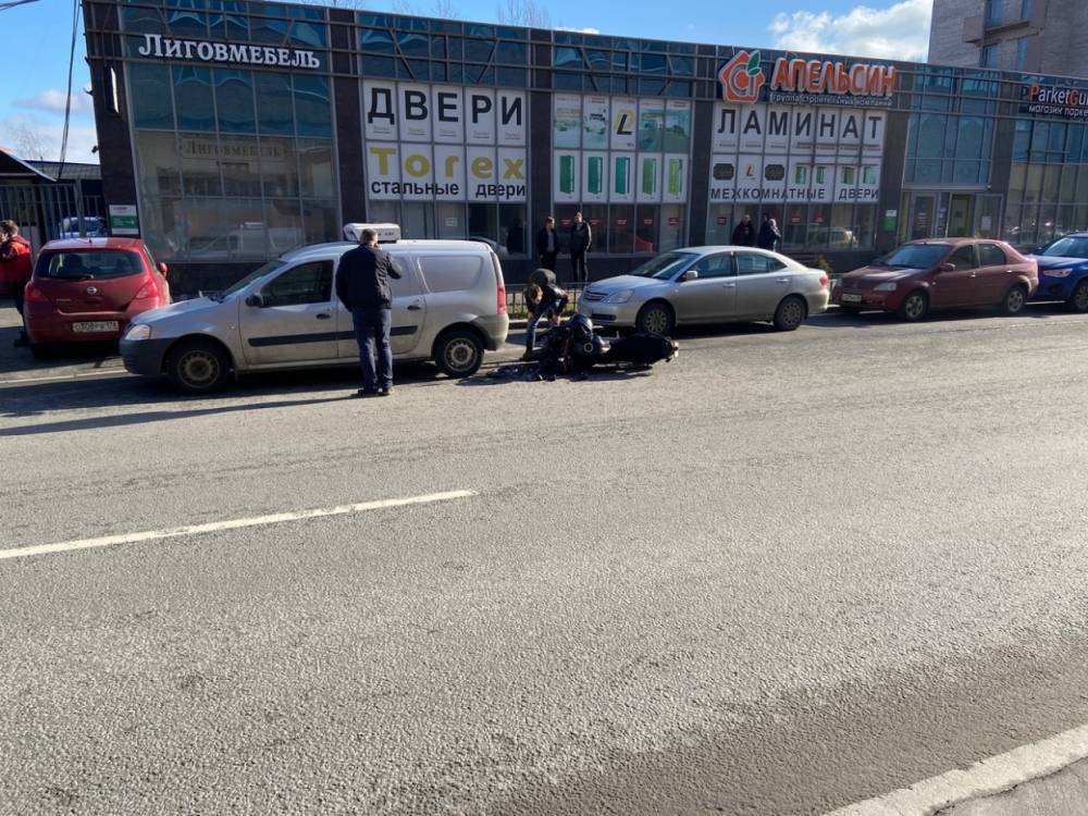 В солнечную погоду петербургские мотоциклисты открыли сезон аварий