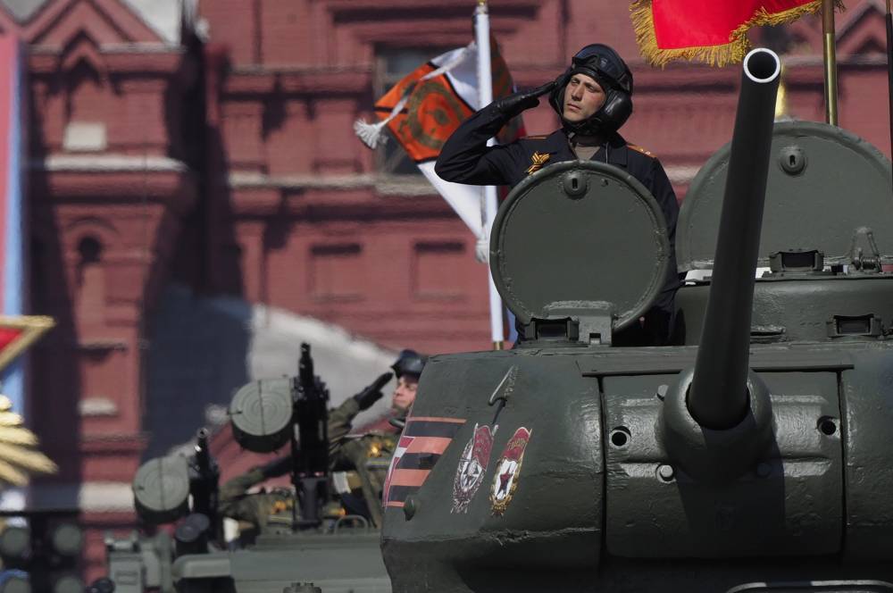 СМИ: Новый танк покажут на Параде Победы в Москве