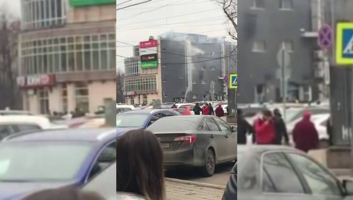 Пожар вспыхнул в торговом центре на западе Москвы