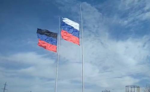 Радикалы разгневались, увидев флаг России на границе Украины с Донбассом