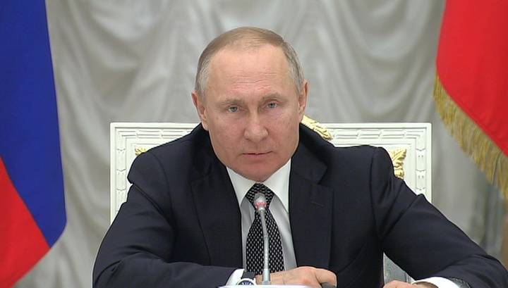 Путина заинтересовал специальный аппарат в кабинете офтальмолога