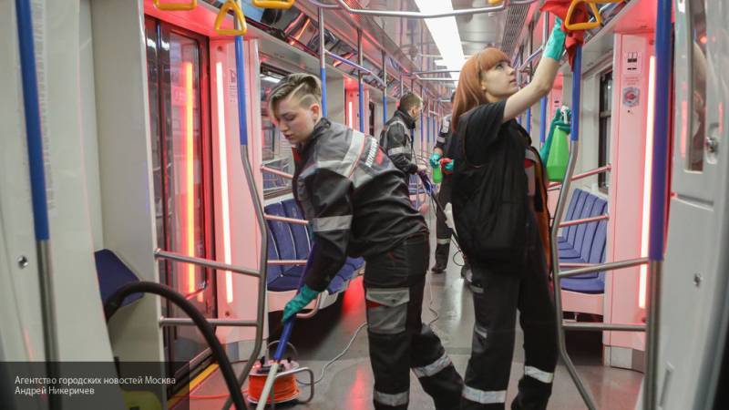 Специалисты усилили меры дезинфекции в московском общественном транспорте