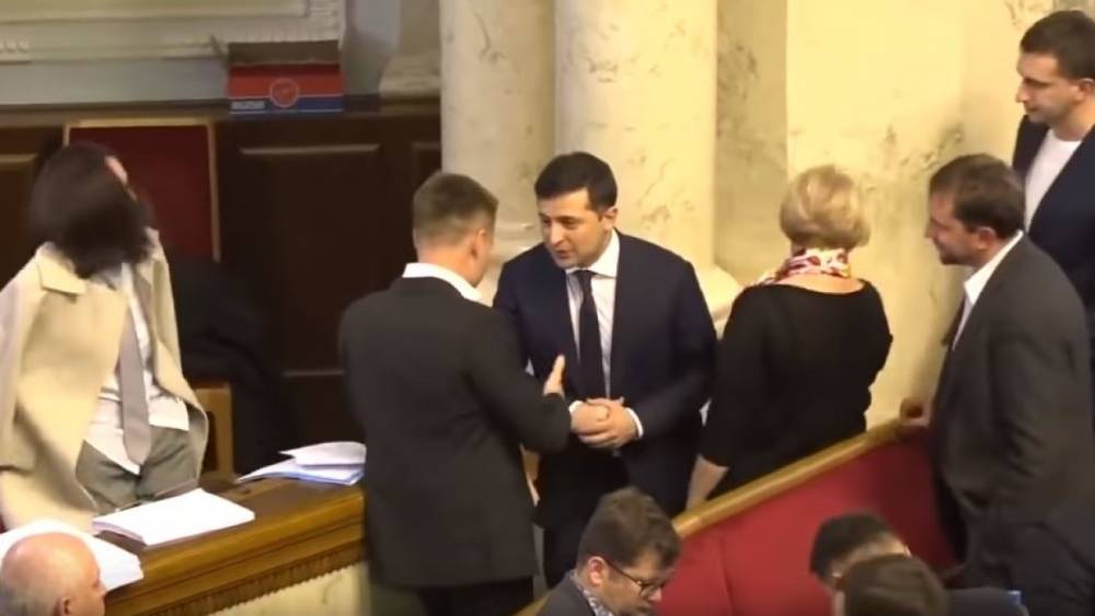 Депутат Рады пожаловался на проблемы с этикетом у Зеленского