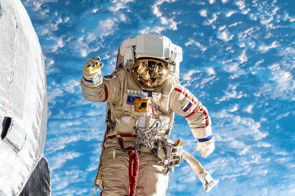 Скрипочка поздравил землянок с 8 марта из космоса (видео)