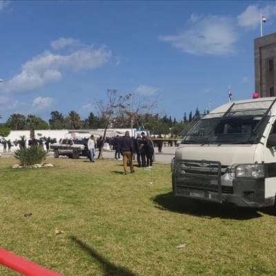 В Тунисе шесть человек пострадали в результате теракта у посольства США
