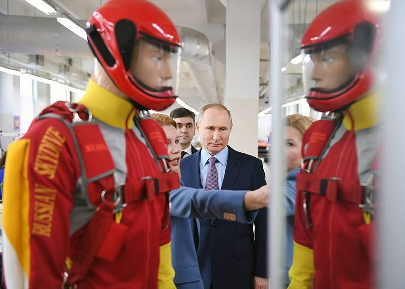 Путин рассказал о прыжках с парашютом