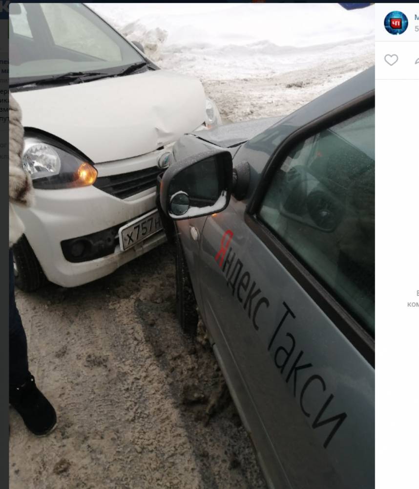 В Мурманске на Инженерной произошло ДТП с участием такси