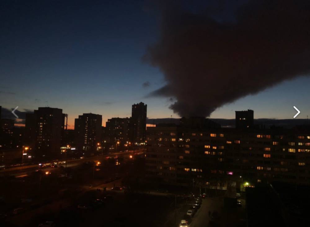 Очевидцы выложили в соцсетях фото столба гигантского дыма возле Лисьего Носа