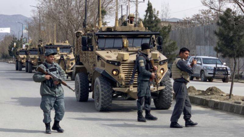Боевики расстреляли десятки людей во время митинга в Кабуле