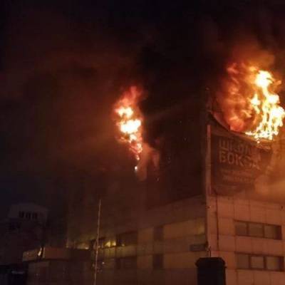 Трехэтажное здание боксерского клуба загорелось в Химках