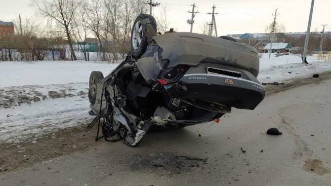 Два человека погибли в перевернувшейся машине под Омском