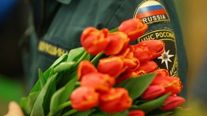 В МЧС России оригинально поздравили своих сотрудниц с 8 марта — видео