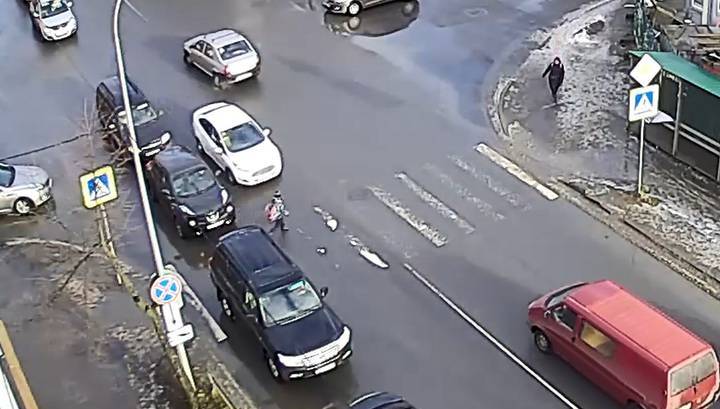 Машина сбила девятилетнего школьника на переходе в Петрозаводске. Видео