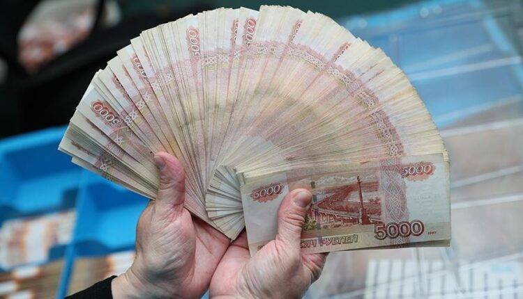 Эксперты назвали регионы с «московскими» зарплатами