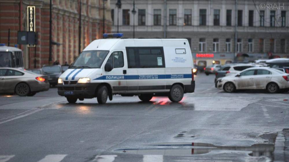 Зарезанного водителя нашли в съехавшем в кювет автомобиле Kia в Петербурге