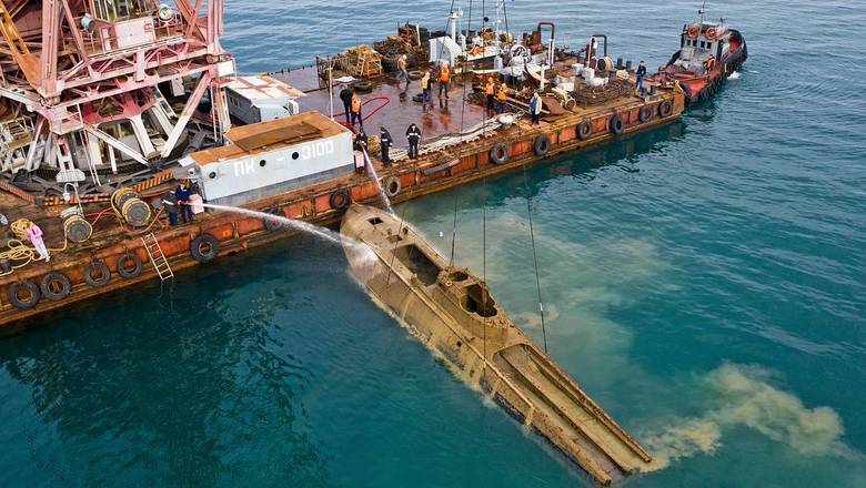 В Крыму со дна моря подняли торпедный катер времен Великой Отечественной войны