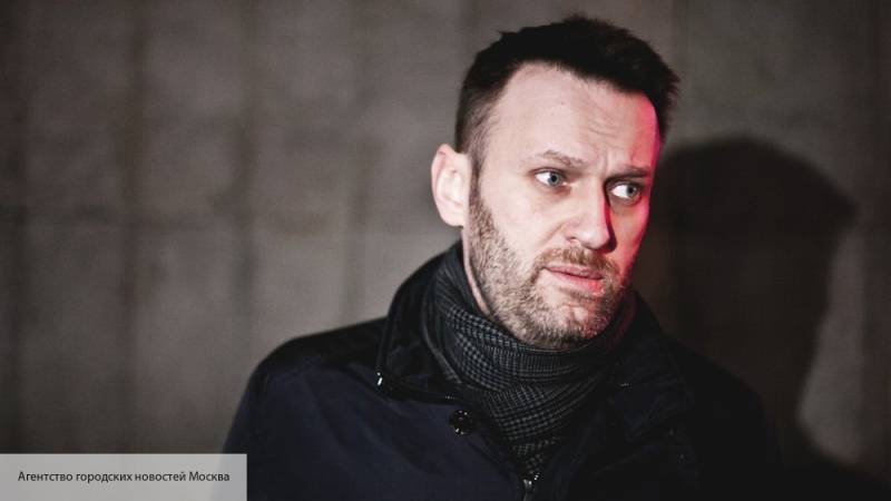 Юрист Ремесло: Навальный прикрывает родителями свои финансовые аферы