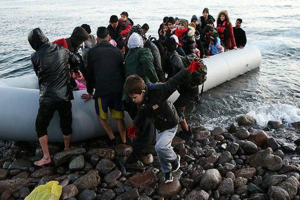 Турция запретила беженцам пересекать морскую границу с Грецией