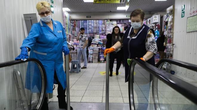 Трое заболевших коронавирусом россиян чувствуют себя удовлетворительно