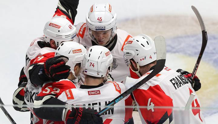 "Авангард" сравнял счет в серии плей-офф КХЛ, обыграв на выезде "Салават"