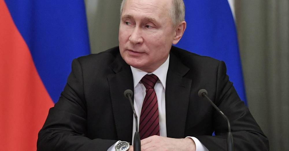 Путин внес в Госдуму проект о наказании за повреждение обелисков