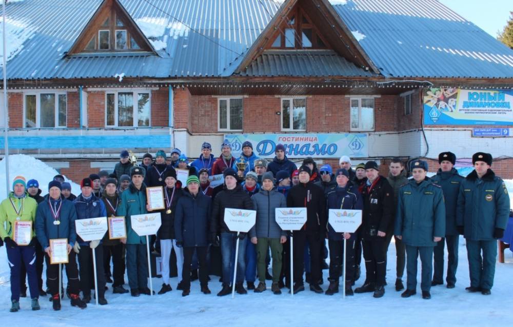 В Чемпионате МЧС Коми по лыжным гонкам приняли участие почти 50 пожарных и спасателей